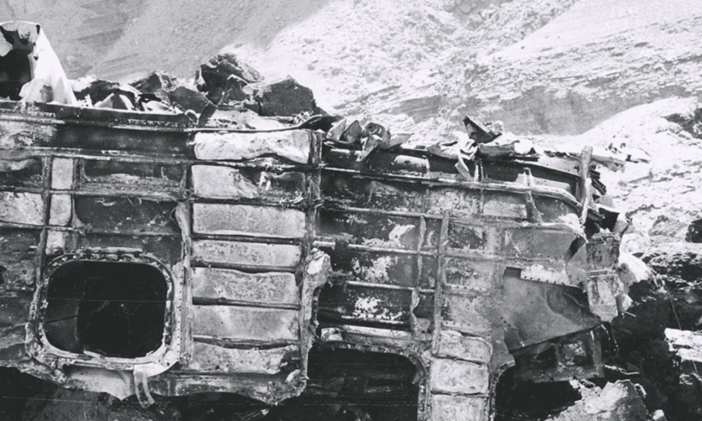 Hai chiếc máy bay đâm sầm làm đuôi và cánh máy bay ‘đứt toạc’, 128 người thiệt mạng: Tình tiết đau đớn trong thảm kịch hàng không kinh hoàng lịch sử