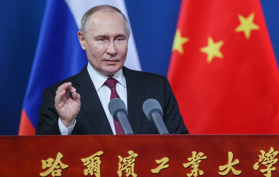 Tổng thống Nga Vladimir Putin phát biểu trong khi thăm thành phố Cáp Nhĩ Tân, tỉnh Hắc Long Giang, Trung Quốc ngày 17/5. Ảnh: Sputnik