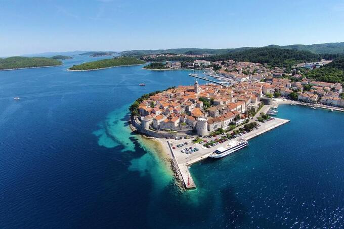 Một phần bờ biển của đảo Korcula (Croatia)