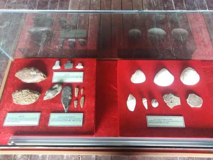 Khu trưng bày di vật tại cửa hang Tiên Ông. Ảnh: Ban Quản lý vịnh Hạ Long