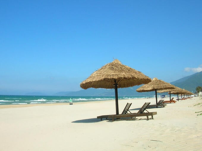 Bãi biển Mỹ Khê là thiên đường giải trí bậc nhất Đà Nẵng với nhiều hoạt động vui chơi, giải trí. Ảnh: Internet