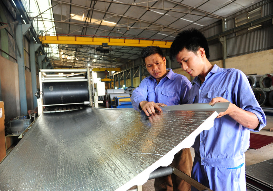 Hoạt động sản xuất tại Khu công nghiệp Lai Xá, huyện Hoài Đức. Ảnh: Hải Linh
