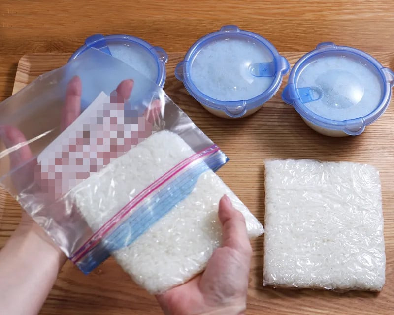 Người Nhật chia cơm vào các túi zip hoặc hộp để tủ đông ăn dần. Ảnh: Meshiagare