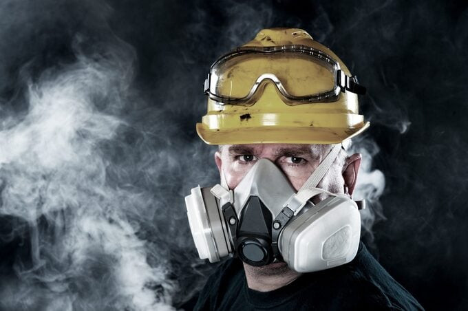 Người dân cần trang bị mặt nạ chống khí độc, tự tìm hiểu thông tin và bảo vệ bản thân khi xảy ra sự cố. Ảnh: lnternet