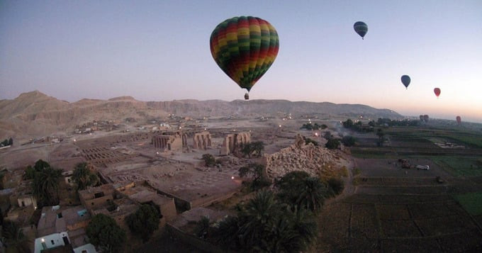 Các chuyến du hành bằng khinh khí cầu tại Luxor vào mỗi sáng bình minh. Ảnh: AFP/Getty Images