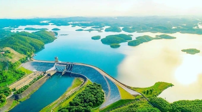 Hồ Thác Bà được hình thành sau khi xây dựng Nhà máy thủy điện Cát Bà. Ảnh minh họa