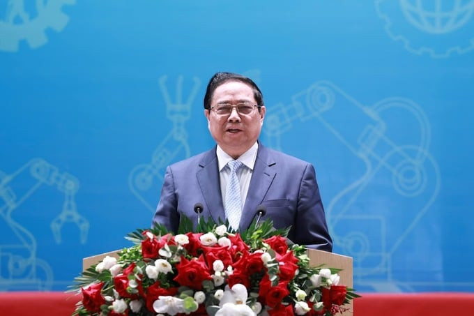 Thủ tướng Phạm Minh Chính đề nghị các bộ ngành, Công đoàn tiếp thu để hoàn thiện chính sách rồi tổ chức thực hiện nhằm nâng cao năng suất lao động quốc gia