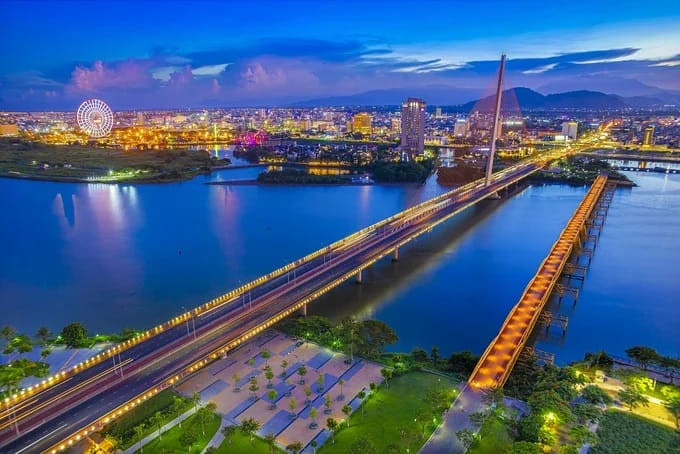 Tháng 12/2023, UBND TP. Đà Nẵng thống nhất phương án thí điểm tổ chức các hoạt động du lịch về đêm tại cầu Nguyễn Văn Trỗi và công viên bờ đông dưới chân cầu. Ảnh: Đà Nẵng RealTimes