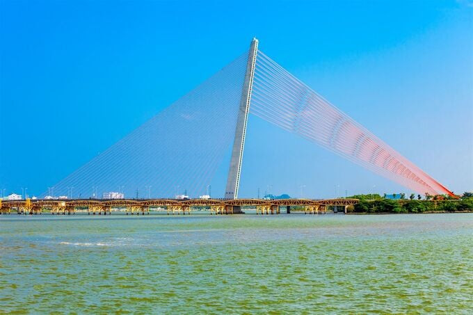 Cầu Nguyễn Văn Trỗi tại Đà Nẵng được xây dựng từ năm 1960, là cầu đường bộ đầu tiên bắc qua sông Hàn. Ảnh: Dreamtime
