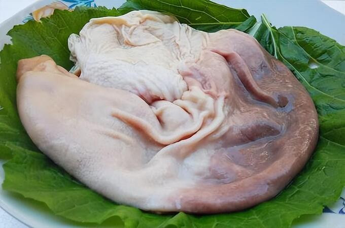 Dạ dày lợn được bán nhiều ở các khu chợ Việt (Ảnh: Toutiao)