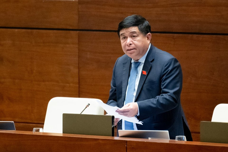 Bộ trưởng Bộ Kế hoạch và Đầu tư Nguyễn Chí Dũng giải trình, làm rõ các ý kiến của đại biểu Quốc hội