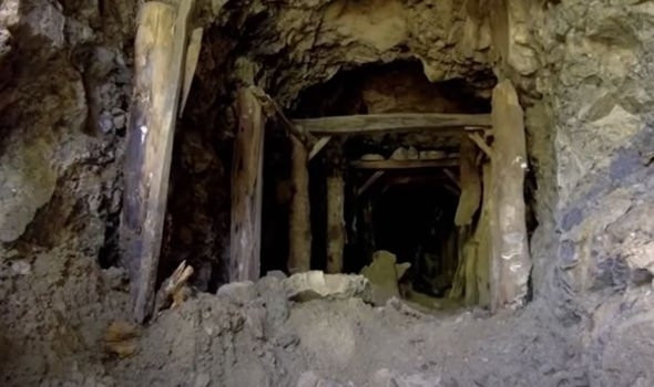 Tìm kiếm kho báu trong đường hầm chứa đầy khí gas: 6 người bỏ mạng, lực lượng cứu hộ mất 20 giờ mới đưa được thi thể ra ngoài