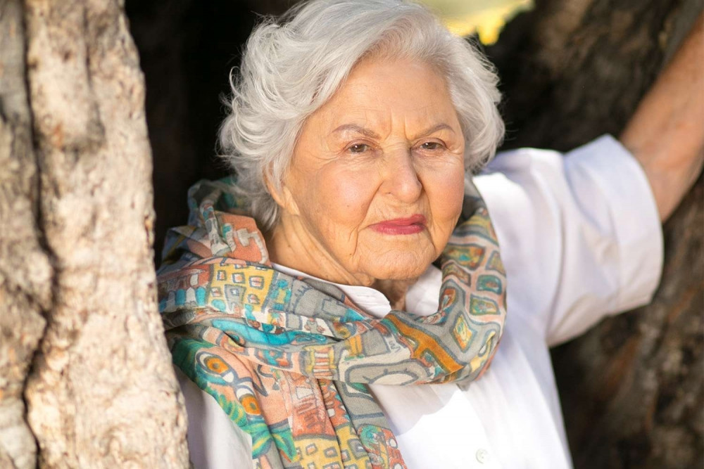 Cụ bà 102 tuổi nhưng vẫn chăm chỉ đi làm 3 ngày/tuần, tiết lộ 3 ‘công thức’ đơn giản để có cuộc sống hạnh phúc và khỏe mạnh