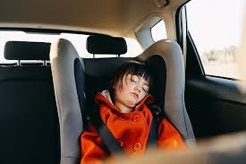 Trẻ bị bỏ quên trên xe dễ tử vong vì thiếu oxy. Ảnh minh họa: Internet