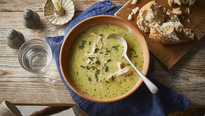 Canh và súp không nên được hâm nóng lại (Ảnh: BBC)