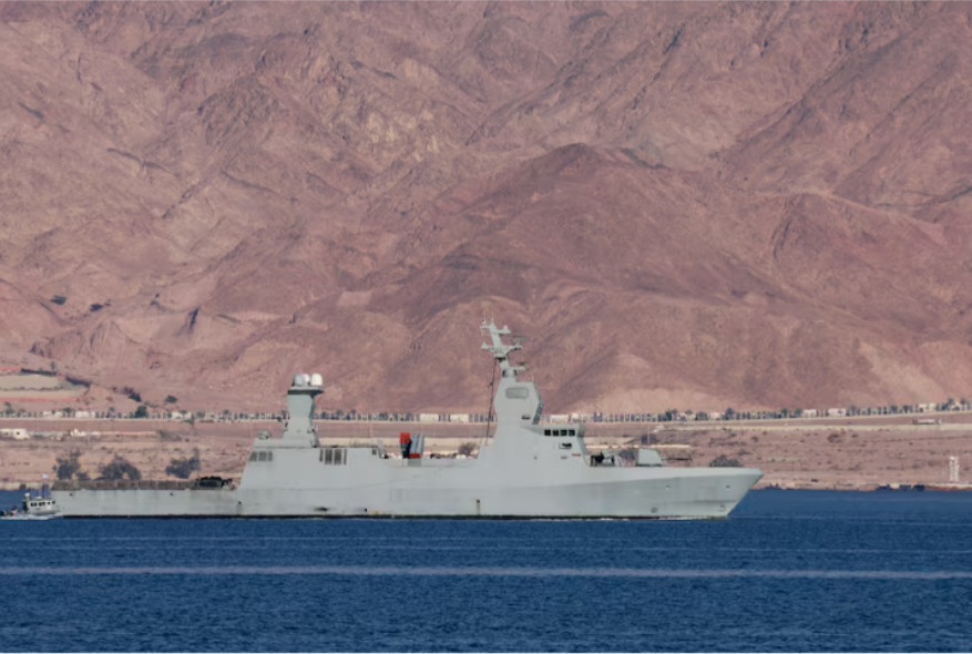 Tàu chiến corvette Saar-6 của Israel, ngoài khơi thành phố Eilat. Ảnh: Ammar Awad