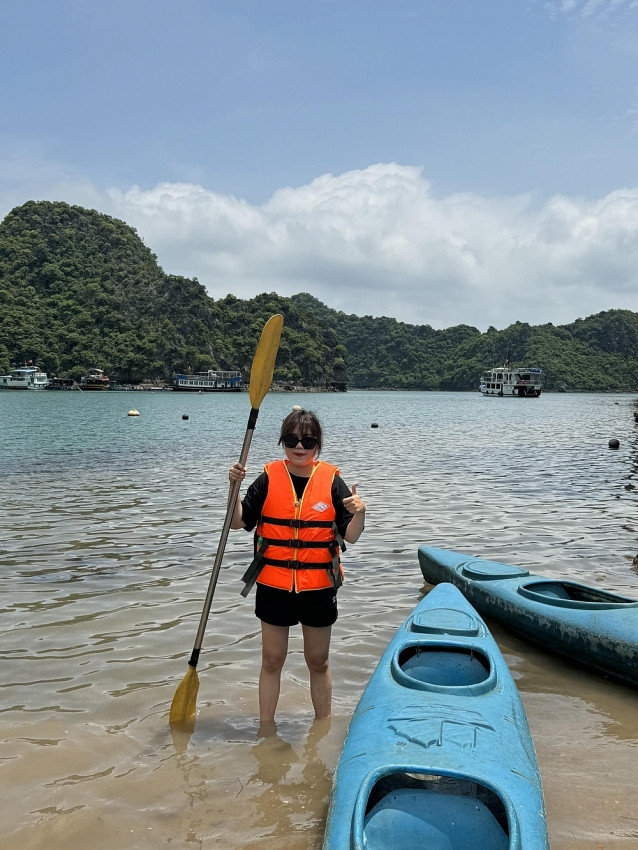 Kinh nghiệm chèo thuyền Kayak khám phá các hang động huyền bí giữa lòng vịnh Lan Hạ