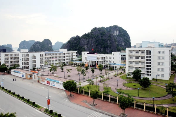 THPT Chuyên Hạ Long là một trong những cái 'nôi' đào tạo nhân tài đất nước