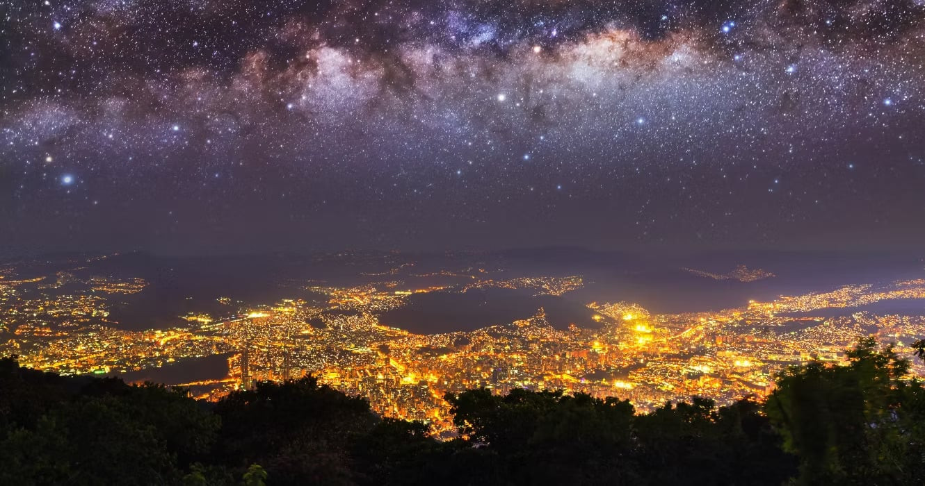 Cảnh đêm ở Caracas. Ảnh: Shutterstock