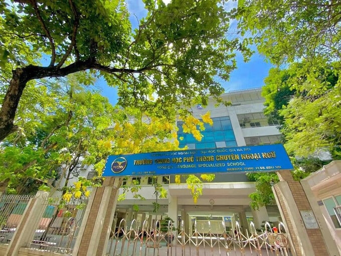 Trường THPT Chuyên Ngoại ngữ (thuộc Đại học Ngoại ngữ - Đại học Quốc gia Hà Nội) là một trong những trường trung học phổ thông chuyên danh tiếng tại Việt Nam, đặc biệt nổi bật trong lĩnh vực đào tạo ngoại ngữ (Ảnh: Internet)