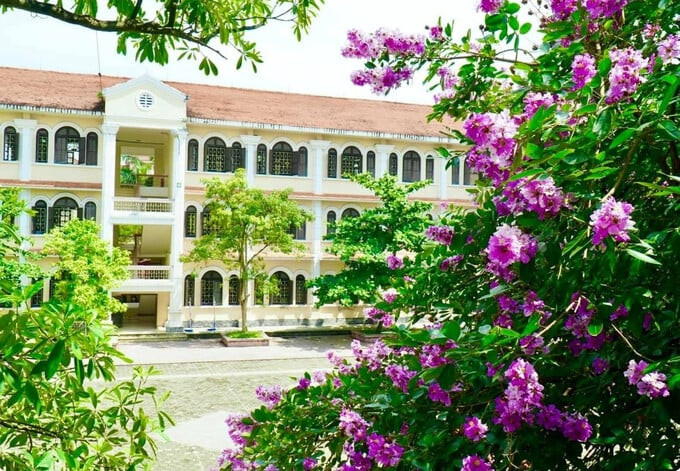 Trải qua hơn 100 năm hình thành và phát triển, trường THPT Chuyên Lê Hồng Phong đã khẳng định được vị trí và uy tín của mình trên bản đồ giáo dục tỉnh Nam Định và cả nước (Ảnh: Internet)