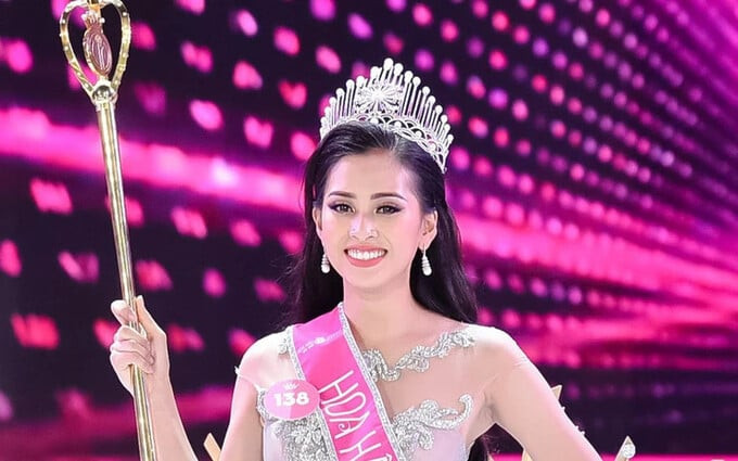 Nàng hậu xứ Quảng đăng quang Hoa hậu Việt Nam 2018 khi vừa tròn 18 tuổi (Ảnh: Internet)