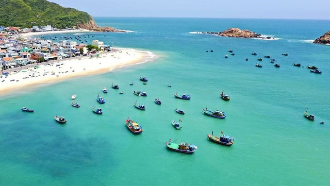 Những năm gần đây, Nhơn Hải trở thành điểm đến thu hút hàng nghìn lượt khách mỗi năm. Ảnh: Internet