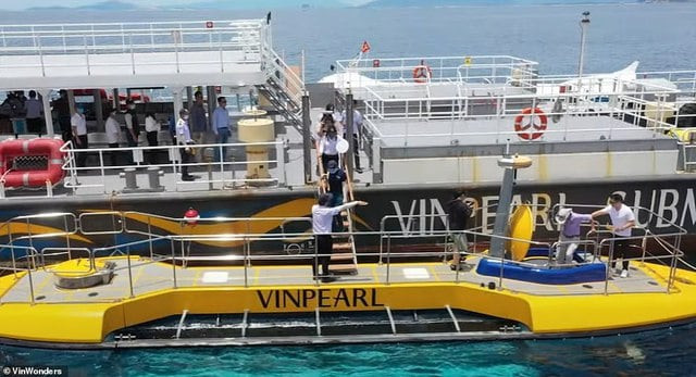Trải nghiệm khám phá đại dương mới với tàu Deep View 24 của Vinpearl. Ảnh: VinWonders