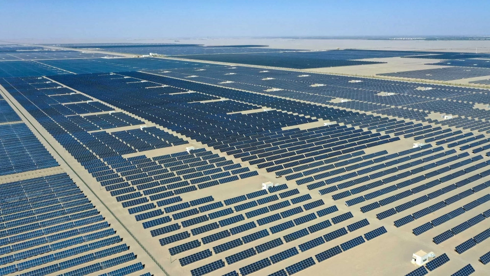 Trang trại điện mặt trời lớn nhất thế giới chính thức 'lên lưới': Diện tích tương đương 120.000 sân bóng, công suất lên tới 6 tỷ kWh