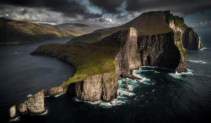 Khác với sự sôi động, náo nhiệt của nhiều điểm du lịch khác, Faroe mang vẻ đẹp bình yên và thanh tĩnh. Ảnh: Travellive