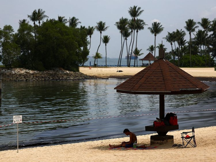 Singapore đóng cửa hòn đảo 'thiên đường nghỉ dưỡng' vì sự cố tràn dầu