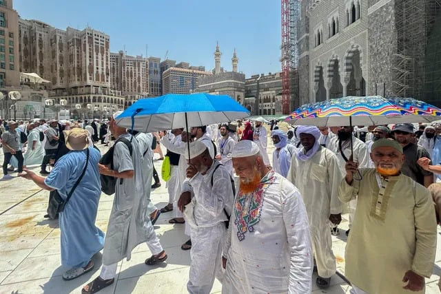 Nhiều người dân đổ về thánh địa Mecca dù thời tiết nóng bức. Ảnh: Internet