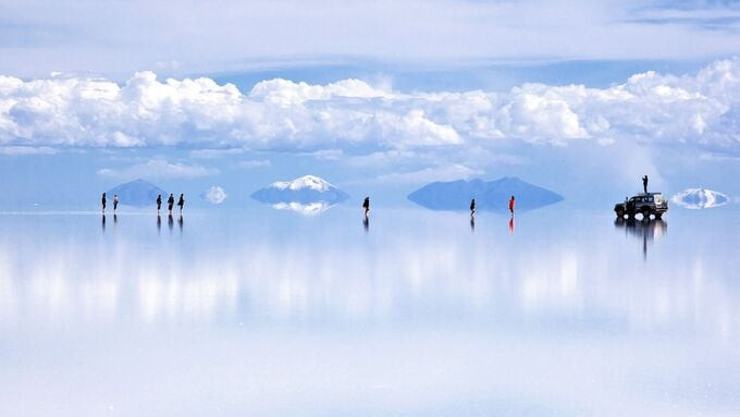 Salar de Uyuni là cánh đồng muối lớn nhất thế giới với diện tích 10.582km2 và năm ở độ cao hơn 3,500m so với mực nước biển (Ảnh: Internet)