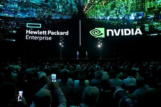 Đà tăng vũ bão của Nvidia ‘nhấp nháy tín hiệu’ về bong bóng dot-com 20 năm trước: Liệu lịch sự có lặp lại?