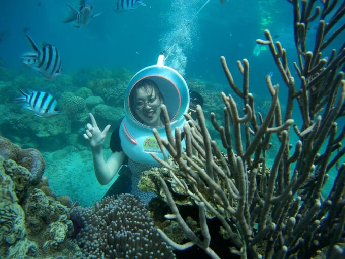 Nhiều du khách lựa chọn hoạt động lặn biển để chiêm ngưỡng những rặng san hô dưới đáy biển. Ảnh: Kích Nam Du