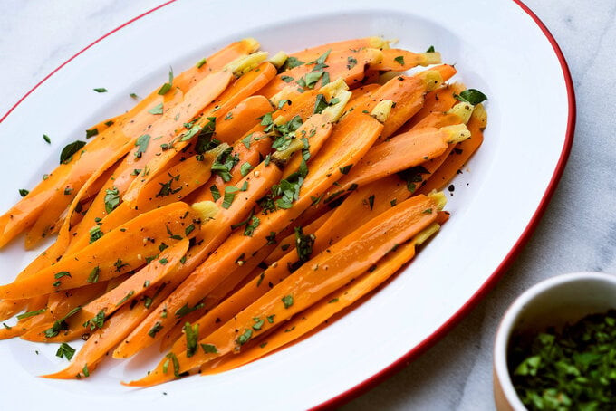 Cà rốt cũng là loại củ được biết đến với những công dụng tuyệt vời cho sức khỏe (Ảnh: Internet)