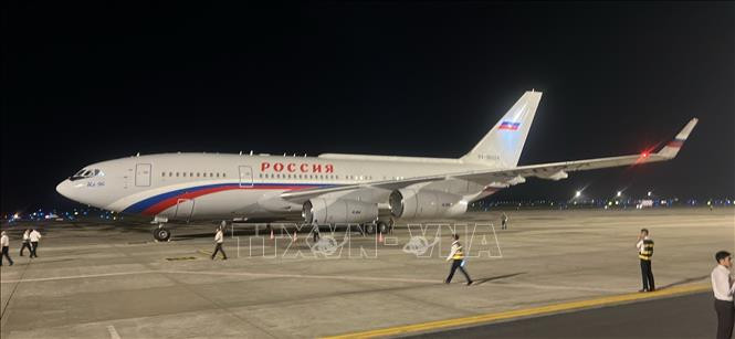 Tổng thống Nga Vladimir Putin đến Hà Nội, bắt đầu thăm cấp Nhà nước tới Việt Nam- Ảnh 1.