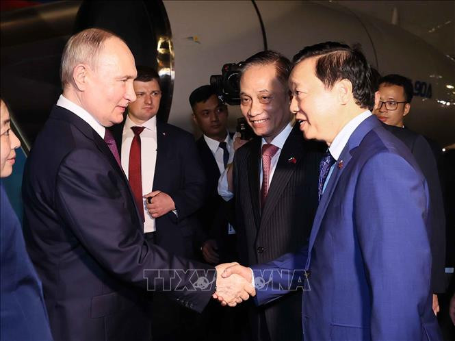 Tổng thống Nga Vladimir Putin đến Hà Nội, bắt đầu thăm cấp Nhà nước tới Việt Nam- Ảnh 4.