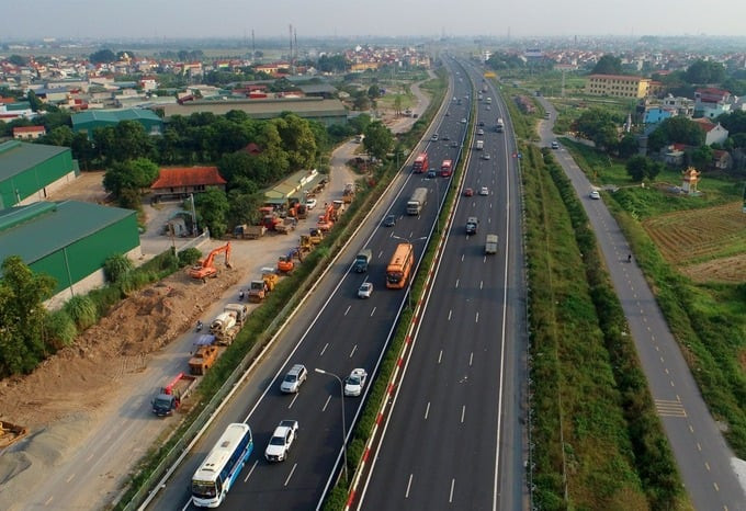 Hạ tầng giao thông tại Việt Nam đang được đầu tư mạnh mẽ. Ảnh minh họa