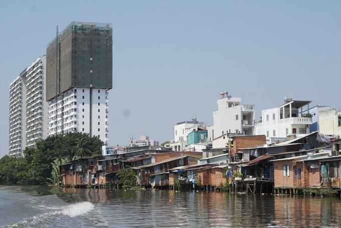 TP. HCM thí điểm hộ dân có nhà ven kênh bị di dời được thuê, mua nhà ở xã hội (nguồn ảnh: báo Lao Động)