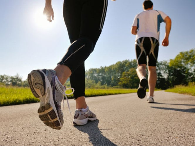 Đi bộ là một trong những bài tập thể dục nhẹ nhàng và lành mạnh cho người mắc bệnh tiểu đường (Ảnh: Internet)