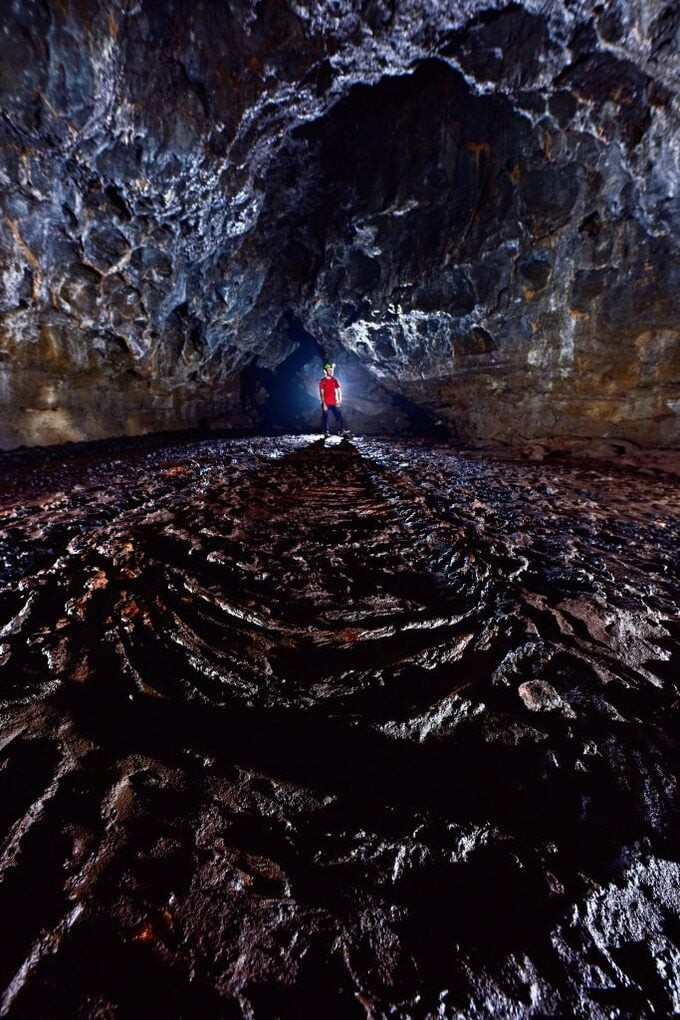 Điểm nhấn độc đáo của Công viên địa chất Đắk Nông chính là hệ thống hang động núi lửa bazan kỳ vĩ, tọa lạc tại khu vực Đray Sáp - Chư R'Luh. Ảnh: Công viên địa chất toàn cầu Đắk Nông