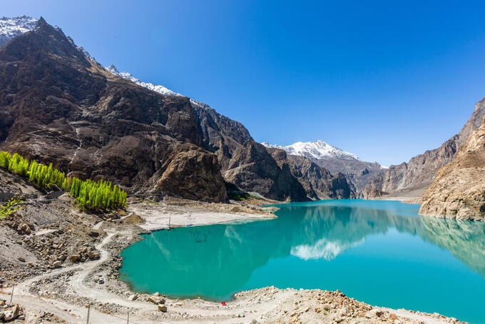 Chỉ 5 tháng từ sau thảm họa, hồ đã dài khoảng 21km, trở thành hồ nước lớn nhất ở vùng Gilgit Baltistan. Ảnh: Internet