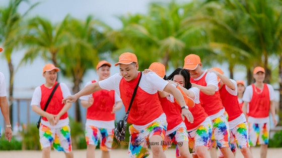 Lính mới lại là nhân viên nhỏ tuổi nhất, tôi sợ hãi với văn hóa team building ở công ty