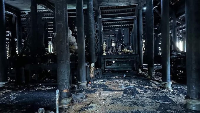 Vụ hỏa hoạn không gây thiệt hại về người nhưng đã thiêu rụi 200m2 chính điện (Ảnh: Internet)