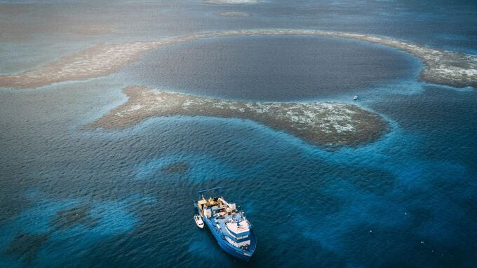 Năm 1997, Great Blue Hole đã được UNESCO công nhận là Di sản thế giới (Ảnh: CNN)