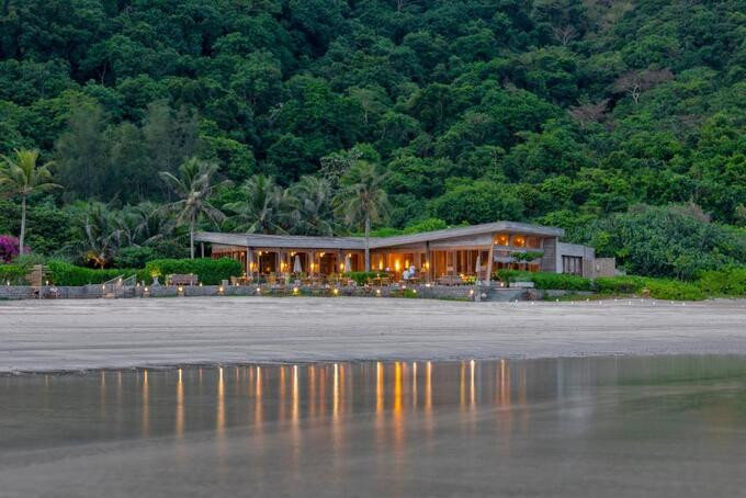 Nơi đây được mệnh danh là điểm đến hấp dẫn bậc nhất của thương hiệu Six Senses tại Việt Nam và là khu nghỉ dưỡng 5 sao đầu tiên, duy nhất trên quần đảo Côn Đảo. Ảnh: Six Senses Côn Đảo