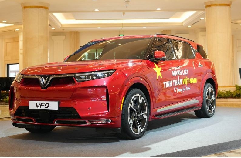 VinFast 'tung' ưu đãi miễn phí gửi xe và sử dụng trạm sạc, giành lợi thế lớn so với các hãng xe từ Trung Quốc