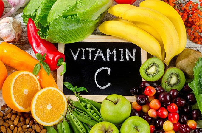 Theo thông tin từ Trung tâm dinh dưỡng lâm sàng Bệnh viện K, vitamin C được biết đến như một yếu tố hỗ trợ tăng cường hệ thống miễn dịch trong quá trình điều trị ung thư
