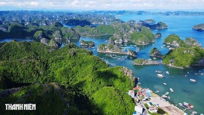 Một góc vịnh Lan Hạ thuộc quần đảo Cát Bà nhìn từ trên cao. Ảnh: Giang Linh